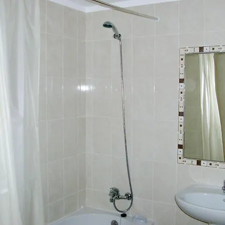 With One Bedroom In Albufeira, With Wonderful Mountain View, Pool A... Lejlighed